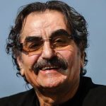 تفنگ دسته نقرم رو فروختم