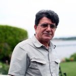 یارم به یک لا پیرهن خوابیده زیر نسترن