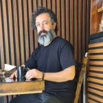 پیرهن زرده که تنش کرده دامن زردو